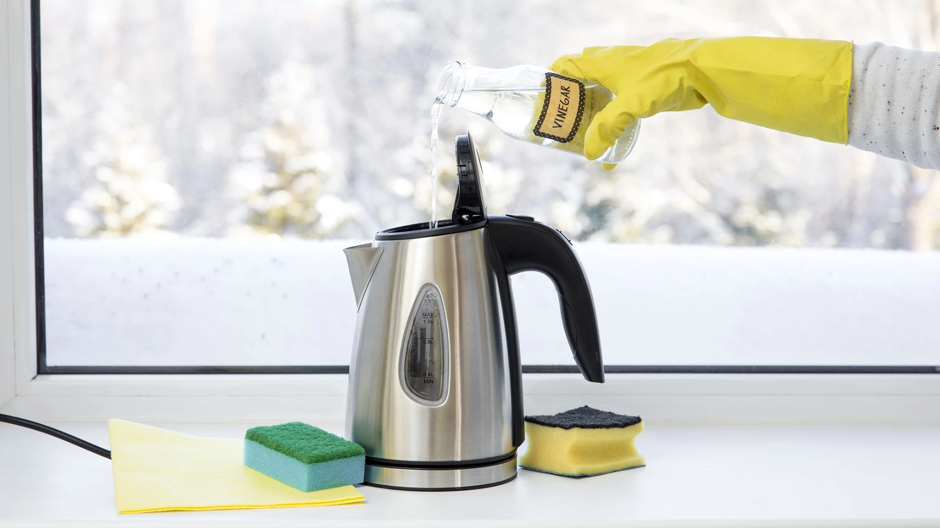 Keep electric kettle clean: hard water build-up removing tips