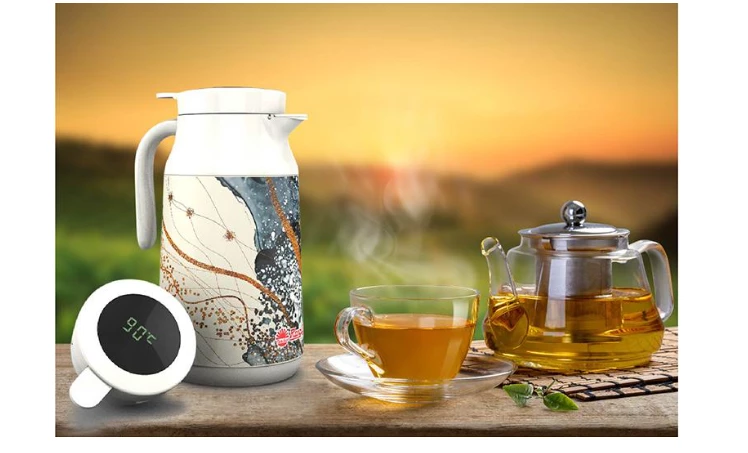 Rang Dong’s herbal tea vacuum flask with temperature display