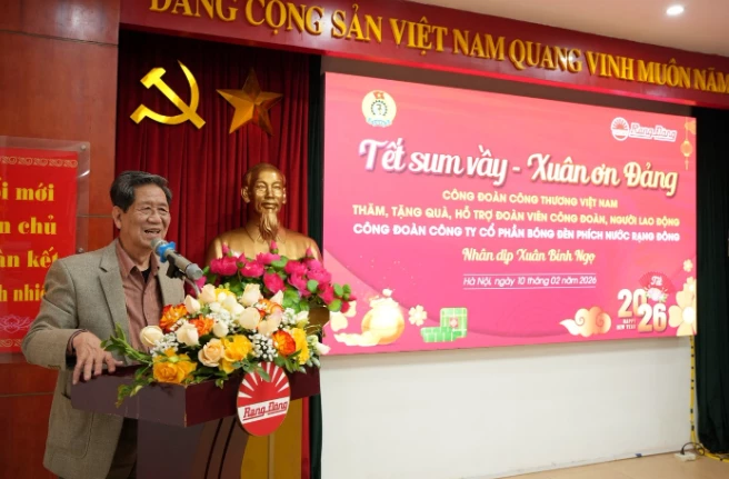 Rang Dong Gets Tet Gifts Amid Trade Union's New Year Visit