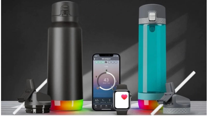 A vacuum flask with smart features upgrades modern lifestyle